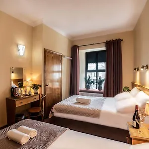 Holiday Hotel Hotel